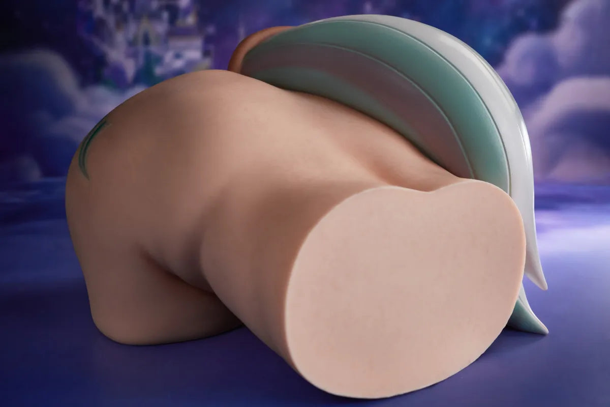 Razor wide hip silicone torso detail